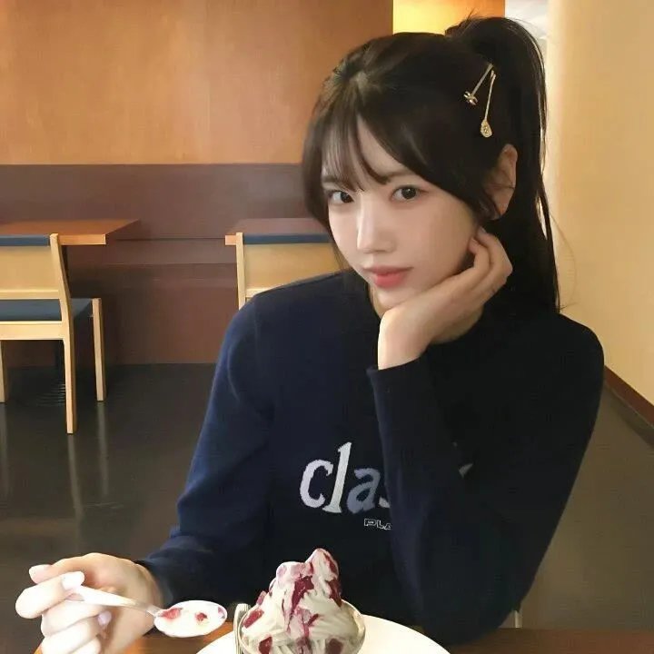 左撇子女人